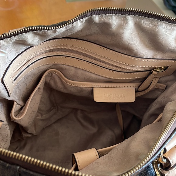 Michael Kors purse - Picture 3 of 4